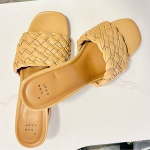 Dorothy Slide Heels sz 8.5 - A New Day (Tan)